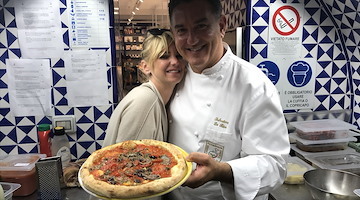 Anna Faris in vacanza in Costiera Amalfitana con il fidanzato Michael Barrett. L’attrice ospite della nostra pasticceria