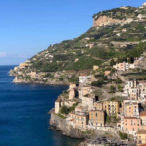 Il limone incontra il caffè lungo il "Sentiero dei Limoni" nasce un nuovo capolavoro di dolcezza firmato Sal De Riso: “Il Sentiero delle Formichelle”