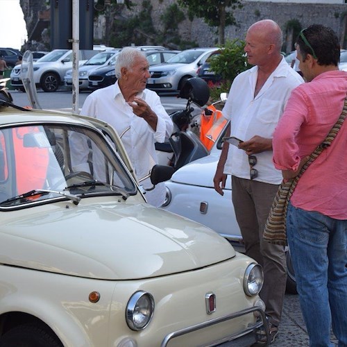 L'amore per le cose buone e genuine: il nostro gelato apprezzato dagli equipaggi francesi in Fiat 500