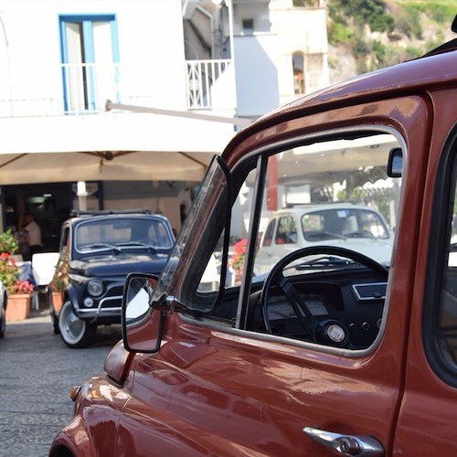 L'amore per le cose buone e genuine: il nostro gelato apprezzato dagli equipaggi francesi in Fiat 500