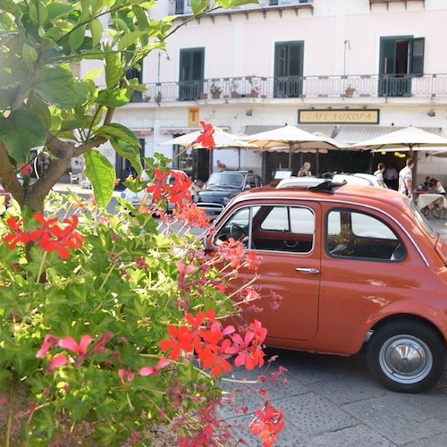 L'amore per le cose buone e genuine: il nostro gelato apprezzato dagli equipaggi francesi in Fiat 500