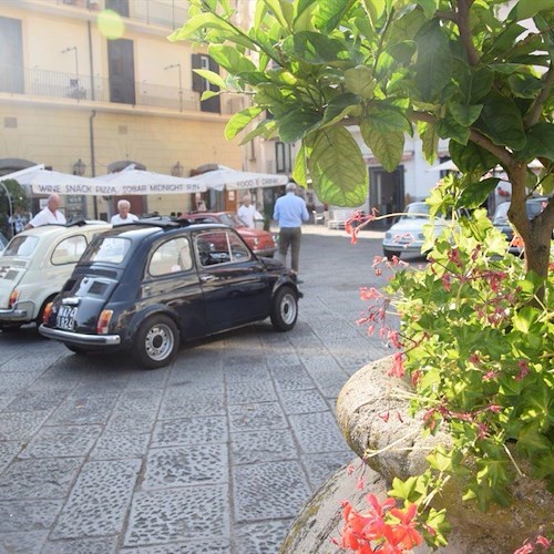 L'amore per le cose buone e genuine: il nostro gelato apprezzato dagli equipaggi francesi in Fiat 500