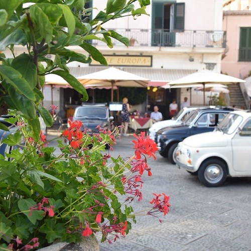 L'amore per le cose buone e genuine: il nostro gelato apprezzato dagli equipaggi francesi in Fiat 500