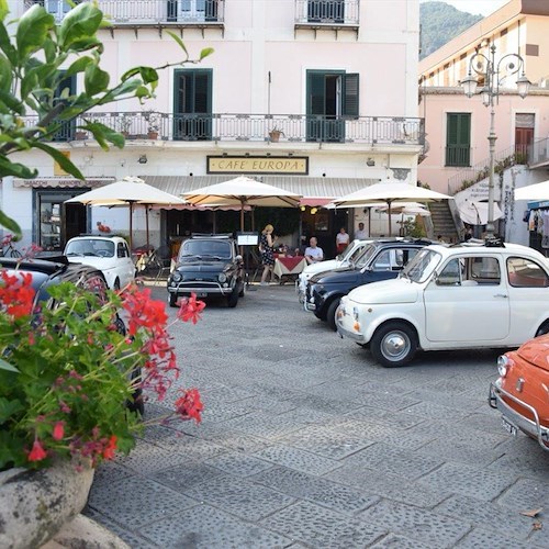 L'amore per le cose buone e genuine: il nostro gelato apprezzato dagli equipaggi francesi in Fiat 500