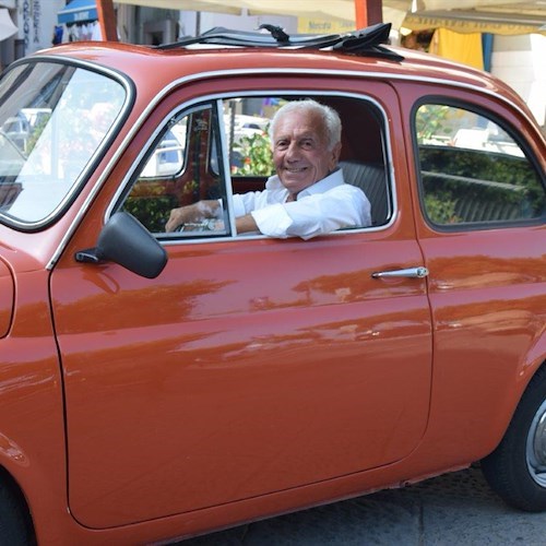 L'amore per le cose buone e genuine: il nostro gelato apprezzato dagli equipaggi francesi in Fiat 500