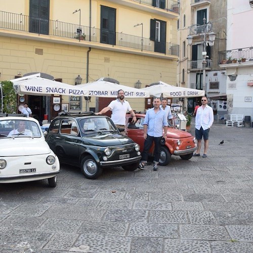 L'amore per le cose buone e genuine: il nostro gelato apprezzato dagli equipaggi francesi in Fiat 500