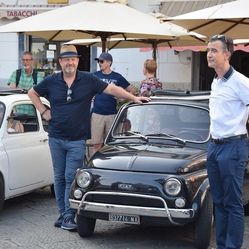 L'amore per le cose buone e genuine: il nostro gelato apprezzato dagli equipaggi francesi in Fiat 500