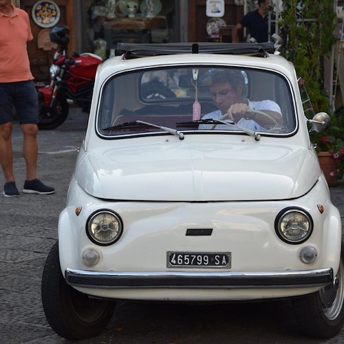 L'amore per le cose buone e genuine: il nostro gelato apprezzato dagli equipaggi francesi in Fiat 500