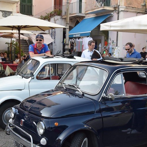 L'amore per le cose buone e genuine: il nostro gelato apprezzato dagli equipaggi francesi in Fiat 500