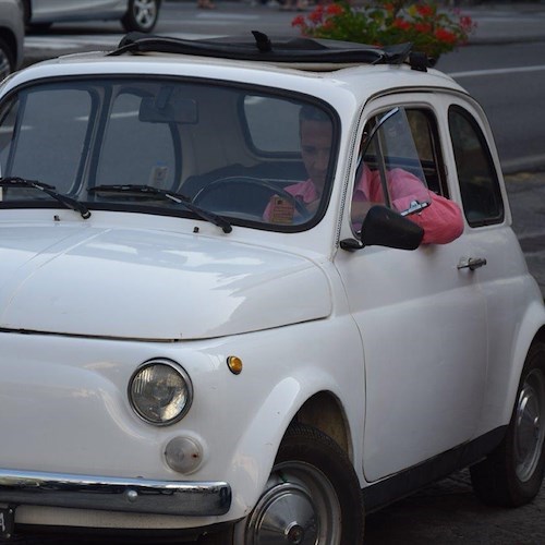 L'amore per le cose buone e genuine: il nostro gelato apprezzato dagli equipaggi francesi in Fiat 500