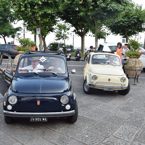 L'amore per le cose buone e genuine: il nostro gelato apprezzato dagli equipaggi francesi in Fiat 500